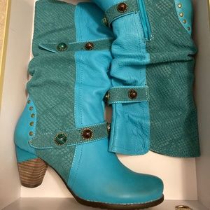 L’ARTISTE TURQUOISE BOOTS Size 6.5 BRAND NEW NEVER WORN